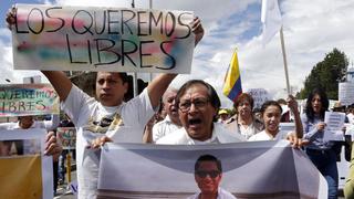 Familiares de periodistas ecuatorianos  secuestrados protestan por su libertad