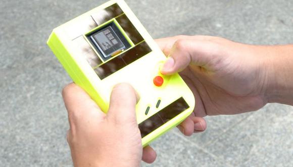 Así luce el Game Boy con los paneles de energía solar. (Captura de pantalla)
