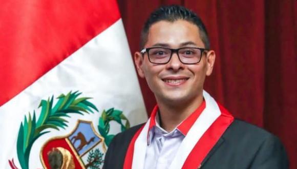 El legislador oficialista Abel Reyes descartó que con su propuesta se pretenda amordazar al periodismo porque eso sería “medio fascista”. (Foto: Facebook)
