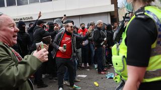 Manchester United vs. Liverpool: partido suspendido por incidentes en Old Trafford