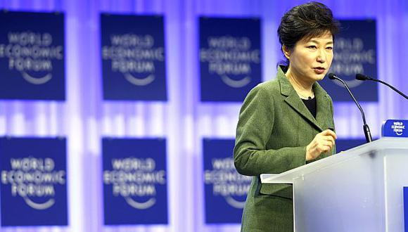 El mundo debe actuar en conjunto para enfrentar los desaf&iacute;os del cambio clim&aacute;tico, dijo presidenta surcoreana Park Geun-hye durante el Foro de Davos. (Foto: Reuters)