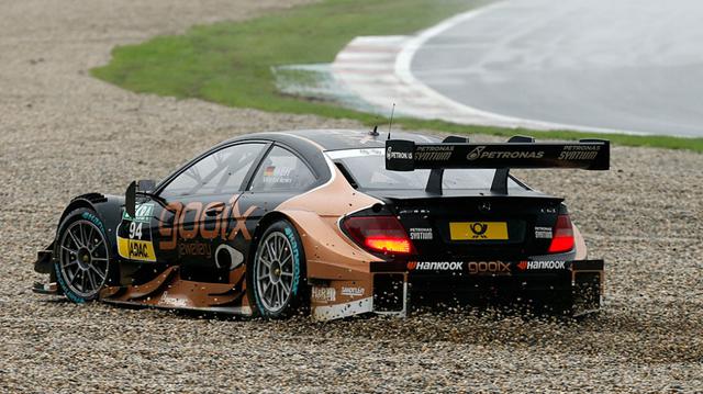 YouTube: Polémica acción de Audi saca a dos Mercedes en el DTM - 2