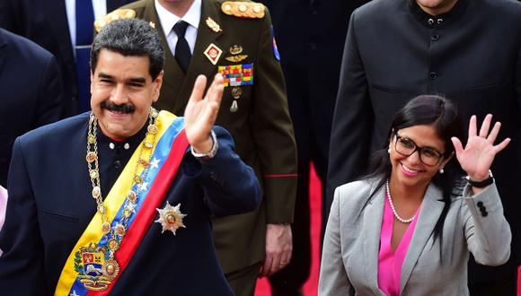 Nicolás Maduro y la nueva vicepresidenta de Venezuela, Delcy Rodríguez. (Foto: AFP/Ronaldo Schemidt)