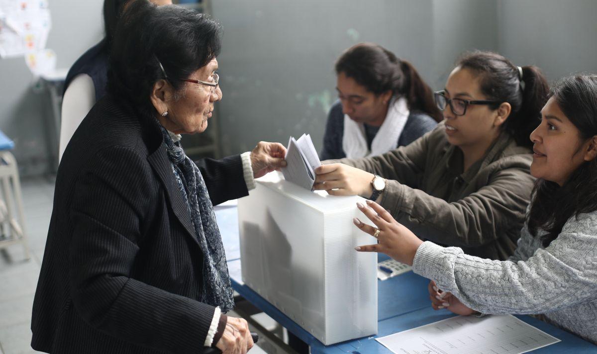 Para conocer sus centros de votación, los usuarios tendrán que ingresar a la página web de la ONPE y escribir el número de su Documento Nacional de Identidad (DNI) en la zona que corresponde. (Foto: GEC)