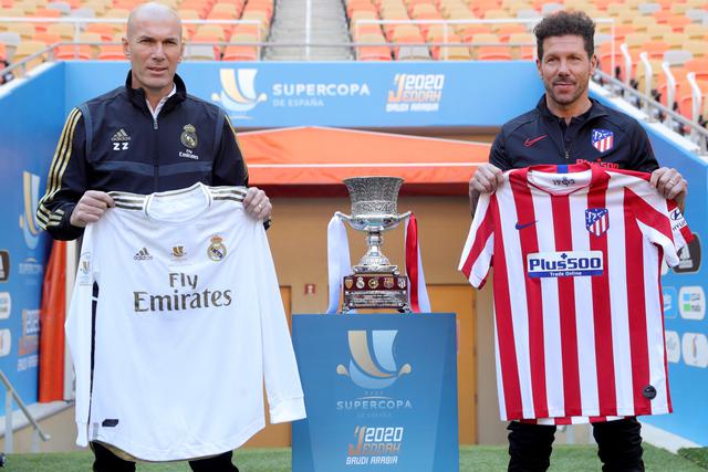 Zidane y Simeone posaron junto al trofeo de la Supercopa de España 2020 | Foto: Agencias