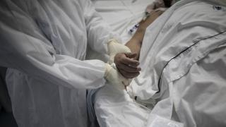 Colombia: médico conectado a un respirador murió luego de que le cortaran el servicio de energía de su casa 