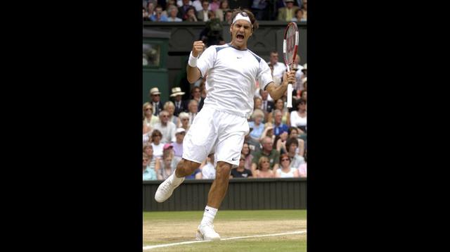Roger Federer obtuvo su tercer Wimbledon al vencer nuevamente en la final a Andy Roddick. Esta vez fue por 6-2 7-6(2) 6-4. (Foto: AFP/Reuters)