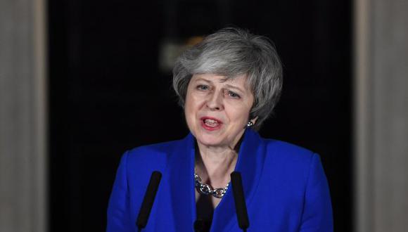 Una portavoz del titular de la Comisión Europea confirmó también una conversación con Theresa May, consistente en un "intercambio de información entre ambas partes" que acordaron "mantenerse en contacto". (Foto: EFE)