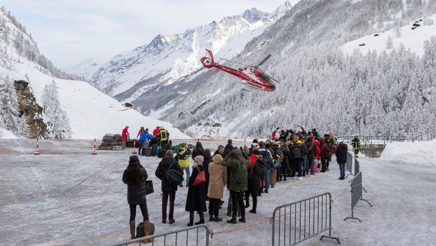 Los 13.000 turistas que desde hace dos días estaban atrapados en la estación alpina suiza de Zermatt debido al temporal de nieve podrán tomar el tren este miércoles si lo desean, informó la estación. (Foto: EFE)