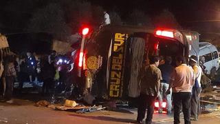 Arequipa: al menos 16 muertos dejó el choque y volcadura de bus de Cruz del Sur