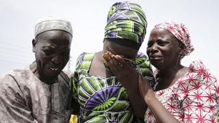 Niñas liberadas por Boko Haram se reencuentran con familiares [FOTOS]