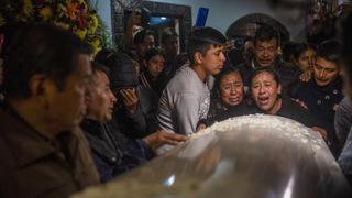 “No lo puedo aceptar”: inician funerales en México por migrantes muertos en un camión en Texas