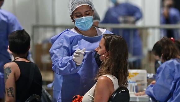 Prueba de coronavirus en Argentina. (Foto: AFP)