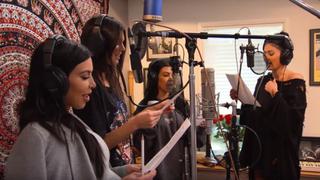 Kim Kardashian y sus hermanas cantan como regalo a su madre