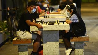 Cinco plazas y parques en Lima para jugar ajedrez al aire libre y entrenar la mente
