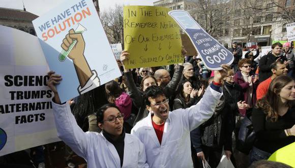 Científicos protestan ante “amenazas” a la ciencia en EE.UU.