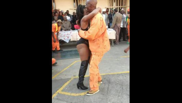 Streptease en cárcel de Sudáfrica. (Foto: Captura)
