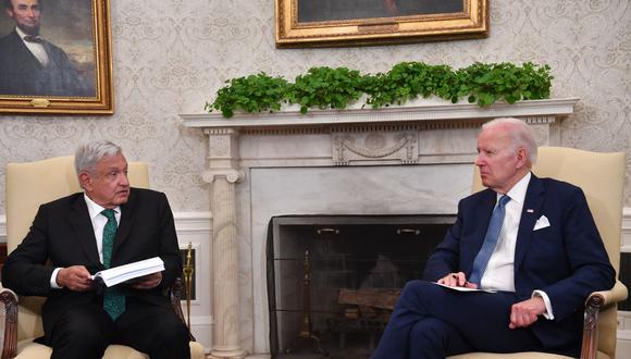 El presidente de Estados Unidos, Joe Biden, se reúne con el presidente de México, Andrés Manuel López Obrador, en la Oficina Oval de la Casa Blanca el 12 de julio de 2022. (NICHOLAS KAMM / AFP).