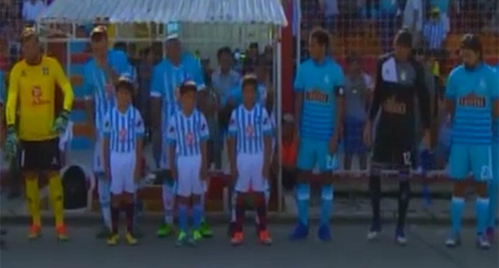El inicio del partido entre Sporting Cristal y Alianza Atlético se demoró por un problema con las camisetas, las cuales presentan similares colores. (Foto: Captura - Gol Perú)