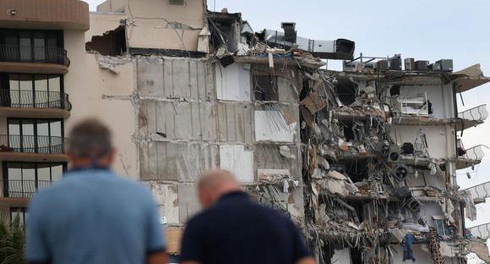 Decenas de personas siguen desaparecidas tras el derrumbe parcial de un edificio de viviendas de 12 pisos que sucedió este jueves en Surfside, ubicado en el condado de Miami-Dade, Florida. (Foto: Joe Raedle / Getty Images / AFP).