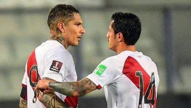Juan Reynoso dejó abierta la posibilidad de que Gianluca Lapadula y Paolo Guerrero pueda jugar juntos en la selección peruana. (Foto: AFP)