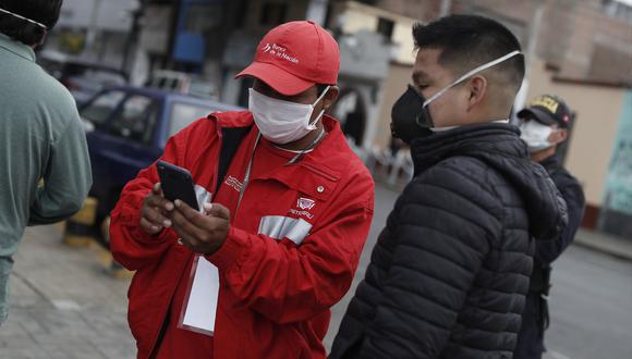 El segundo bono de 380 soles se puede gestionar mediante la Banca Celular. Así podemos guardar el distanciamiento social por el coronavirus.  (Foto: César Campos / GEC)