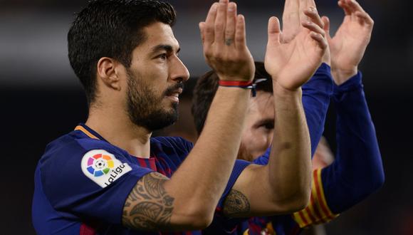 El delantero uruguayo, Luis Suarez, reconoció acabado el encuentro entre Barcelona y Real Madrid, que le cometió falta a Raphael Varane previo al segundo gol del Barcelona. (Foto: AFP)