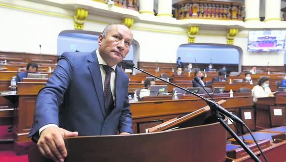 Titular de Transportes y Comunicaciones, Juan Silva, anunció la salida del viceministro ante el pleno. (Foto: Congreso de la República)