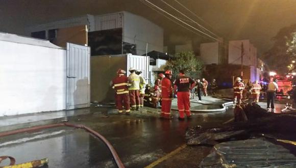 Incendio consumió una maderera contigua a fábrica de químicos