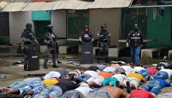 Foto del folleto difundida por la Policía ecuatoriana de un operativo policial en la prisión de Bellavista en Santo Domingo de los Colorados, Ecuador, el 11 de mayo de 2022. (Foto de varias fuentes / AFP)