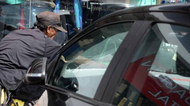 Surco: multarán a vecinos que laven autos en la vía pública - 1