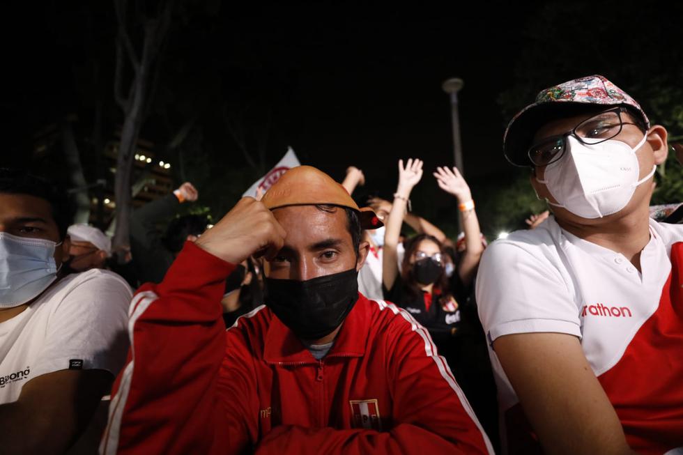 La selección peruana perdió por 0 - 1 contra Uruguay en un cuestionado partido a raíz de una jugada en el descuento, donde el árbitro no acudió al VAR para revisar un posible gol en el arco uruguayo. (Foto: César Bueno @photo.gec)