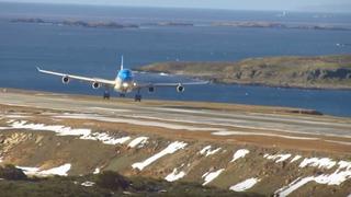 Increíble aterrizaje de avión debido al viento cruzado [VIDEO]