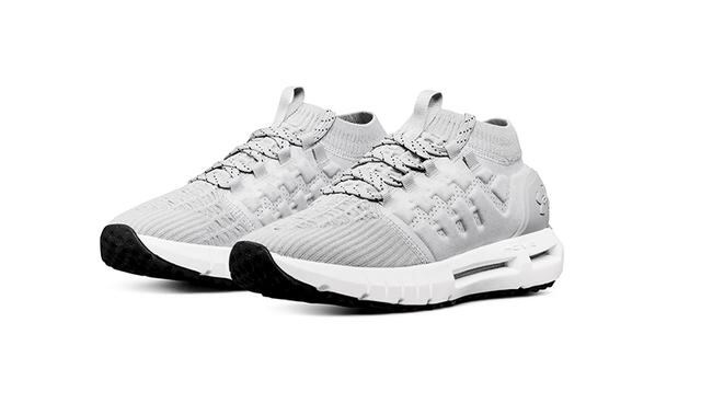 Under Armour HOVR Phantom. Con un diseño anatómico, la tecnología HOVR™ proporciona una sensación de gravedad cero para mantener el retorno de energía y reducir el impacto pisada tras pisada.