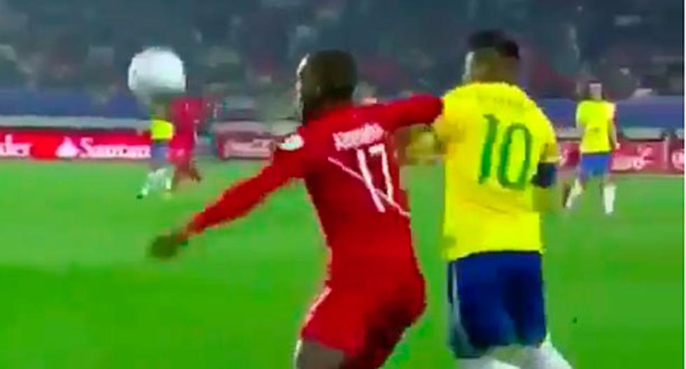 Neymar realizó la jugada del partido al realizar  una notable acción. (Foto: Captura)