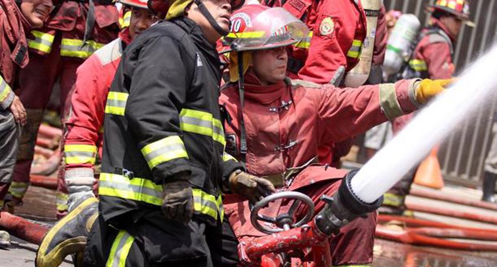 Los bomberos tienen altas posibilidades de sufrir cáncer de piel, según la investigación. (Foto: Andina)