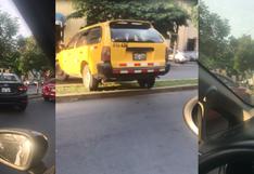 #NoTePases: autos suben a berma de Av. 28 de Julio para voltear en ‘U’