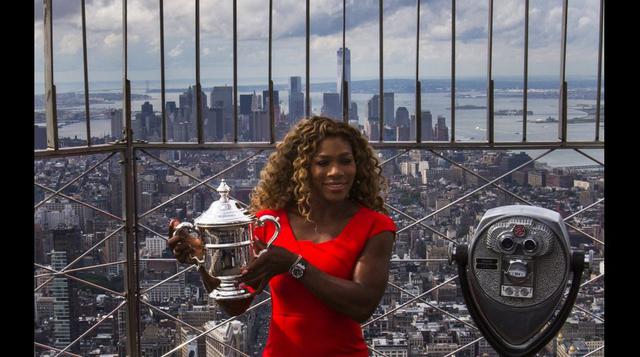 Serena Williams lució el trofeo US Open desde el Empire State - 3
