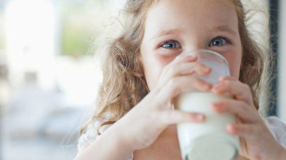 La leche es un alimento importante para el crecimiento de los niños. (Foto: Sam Edwards)