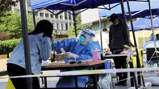 China registra seis muertes y 357 nuevos contagios de coronavirus, 349 de ellos locales
