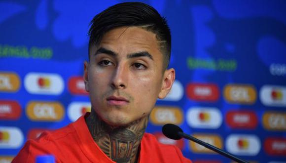 Erick Pulgar viajó a Chile pese a negativa de la Fiorentina y fue denunciado por el club.  (Foto: AFP)