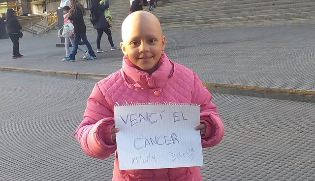 Tiene 8 años, superó 52 quimios y venció el cáncer. La historia de Delfina ha conmovido a varios en reds sociales. (Facebook | Todos por Delfi)