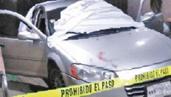 México: Conduce herido hasta un hospital con tres cadáveres en su auto.