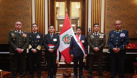 En la reunión estuvo presente el ministro de Defensa. (Foto: Presidencia)