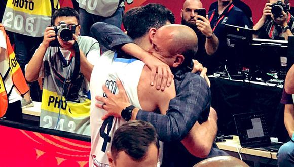 Mira el efusivo y emocionante abrazo entre Emanuel Ginóbili y Luis Scola. (Captura: DirecTV)
