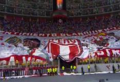 Selección Peruana fue recibida por enorme bandera en tribuna norte