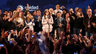 Cristina Fernández pide unidad a opositores para "poner límites al gobierno" de Macri