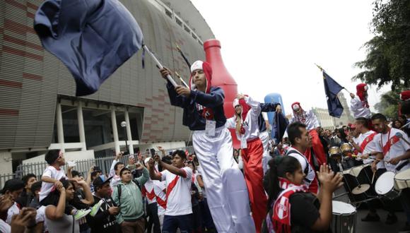 Desde muy temprano, miles de hinchas acudieron al Estadio Nacional para alentar a la selección peruana. Esta sensación se vivió en todos los rincones de la ciudad. (Foto: Anthony Niño de Guzmán / El Comercio)