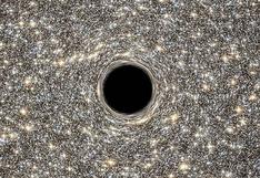 Descubren gigantesco agujero negro en pequeña galaxia