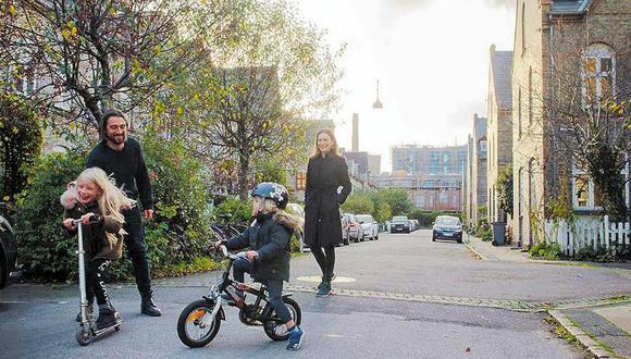 La bicicleta es un pasatiempo importante para Marie Kildetoft (al fondo), su esposo, Kuno, y sus hijos, Lily, de 8 años, y Ellis, de 3. (Foto: El Mercurio - GDA)